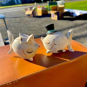 Fish salt and pepper shakers